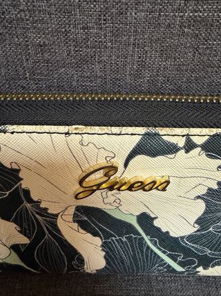 Cartera Guess floral