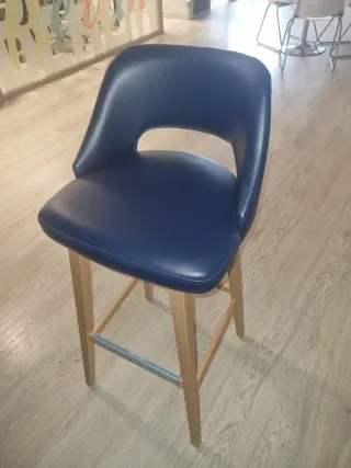 Taburete de cuero azul marino