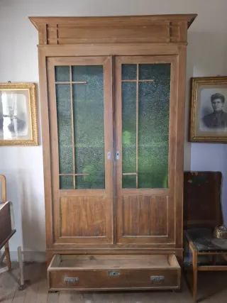 Armario madera puertas cristal