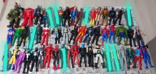 Action figure supereroi Marvel...