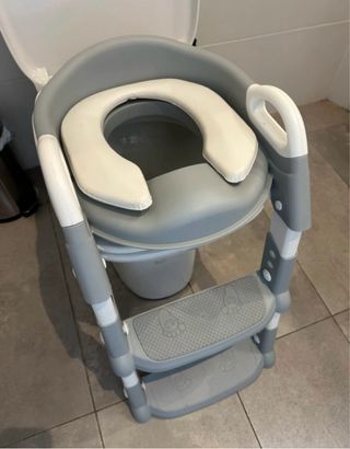 Adaptador de váter infantil gris y blanco
