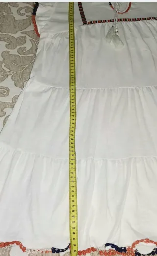 Vestido de verano blanco con bordados