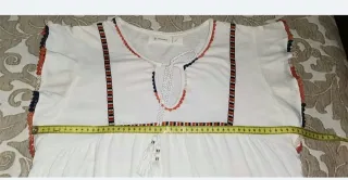 Vestido de verano blanco con bordados