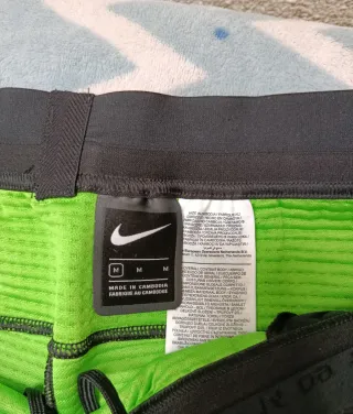 Pantalón Nike Tech Sportswear Negro/Verde