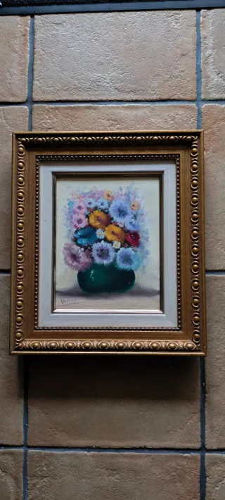 Cuadro de flores en marco dorado