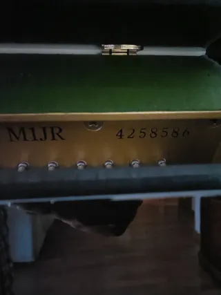 Piano vertical Yamaha