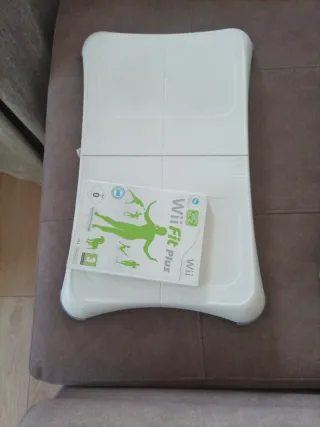 Tabla Wii + Juego Wii Fit Plus