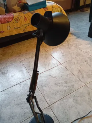 Lámpara de escritorio negra