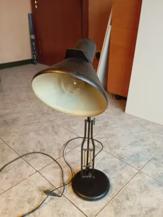 Lámpara de escritorio negra