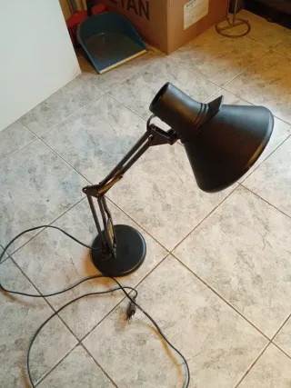 Lámpara de escritorio negra