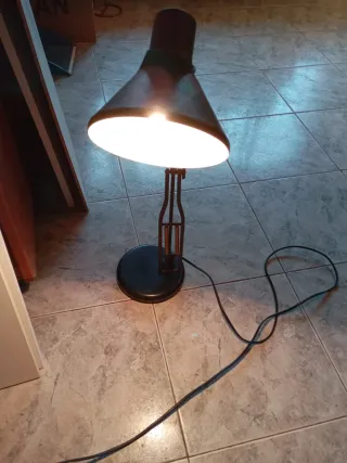 Lámpara de escritorio negra