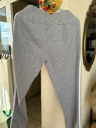 Pantalón chándal Adidas gris