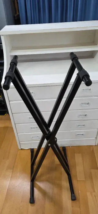 Soporte para teclado negro