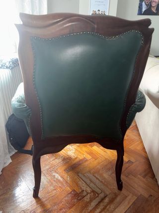 Par de sillones de madera y cuero para restaurar