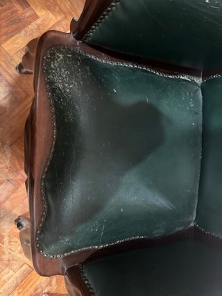 Par de sillones de madera y cuero para restaurar