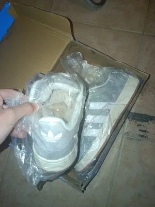 Adidas Campus 00s grises y blancas