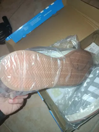 Adidas Campus 00s grises y blancas