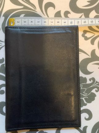Cartera y tarjetero negro
