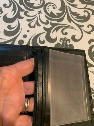 Cartera y tarjetero negro