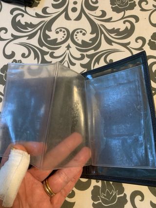 Cartera y tarjetero negro