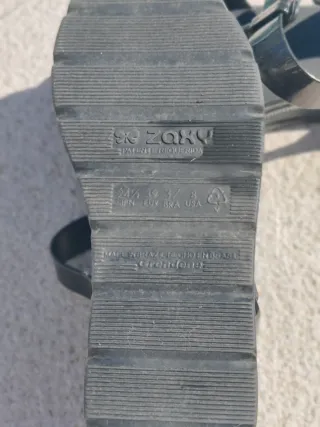 Cangrejas negras y doradas