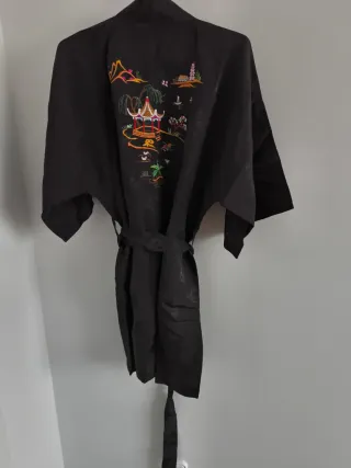 Bata kimono negra