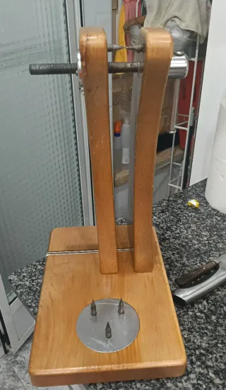 Jamonero de madera