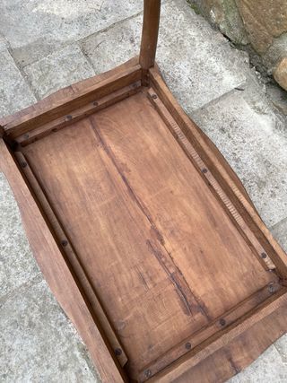 Mesa auxiliar antigua de madera