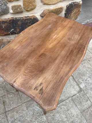 Mesa auxiliar antigua de madera