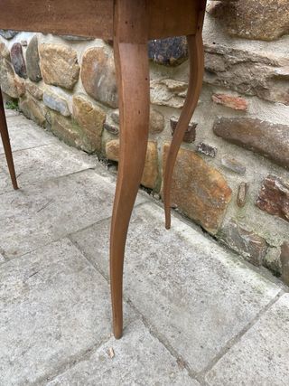 Mesa auxiliar antigua de madera