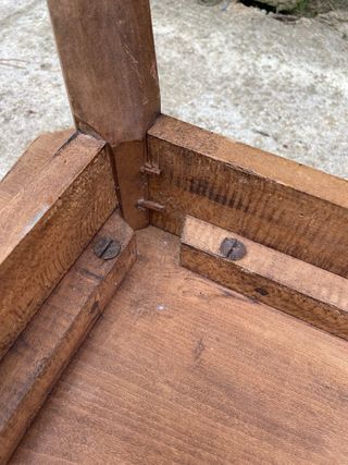 Mesa auxiliar antigua de madera