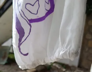 Blusa blanca con dibujo morado Talla S/M