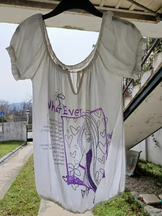 Blusa blanca con dibujo morado Talla S/M