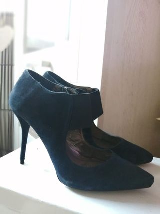 Botín tacón ante azul Zara Woman. UN SOLO USO.