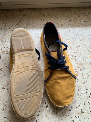 Zapatos de lona amarillos