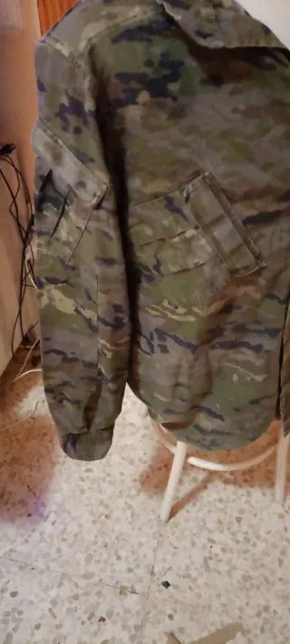 Chaqueta militar camuflaje