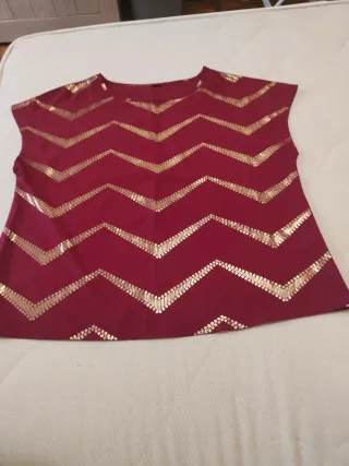 Maglietta rossa con fantasia argento