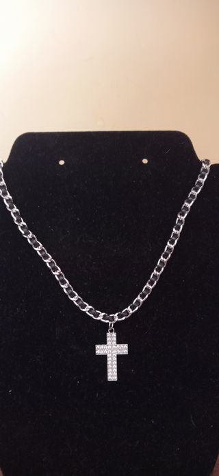 Collana da uomo con ciondolo a croce