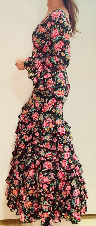 Traje de flamenca flores y lunares