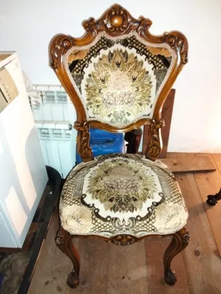 Sillas de comedor tapizadas estilo Isabelinas