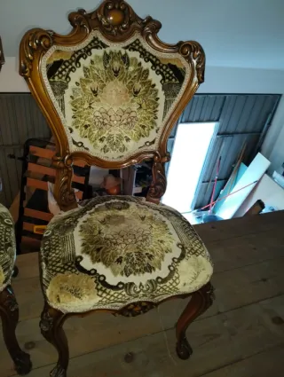 Sillas de comedor tapizadas estilo Isabelinas