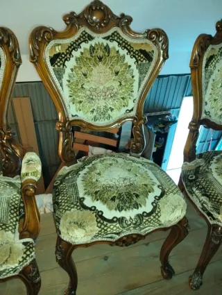 Sillas de comedor tapizadas estilo Isabelinas