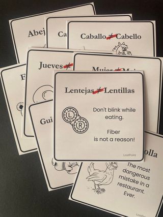 Postales Crónicas de un caos lingüístico