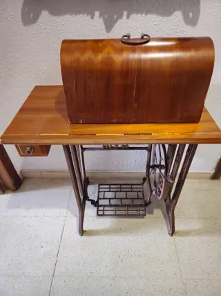 Máquina de coser antigua Alfa