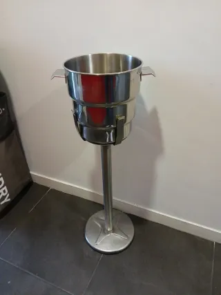 Cubitera con pie de acero inoxidable