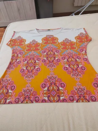 T-shirt Sarah Kem bianca con fantasia