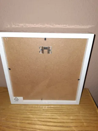 Marco blanco 25x25cm con letras en cristal