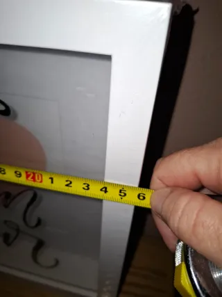 Marco blanco 25x25cm con letras en cristal