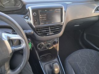 Peugeot 2008 BlueHDi 100 Signature 73 kW (100 CV)