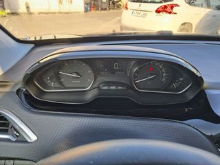 Peugeot 2008 BlueHDi 100 Signature 73 kW (100 CV)